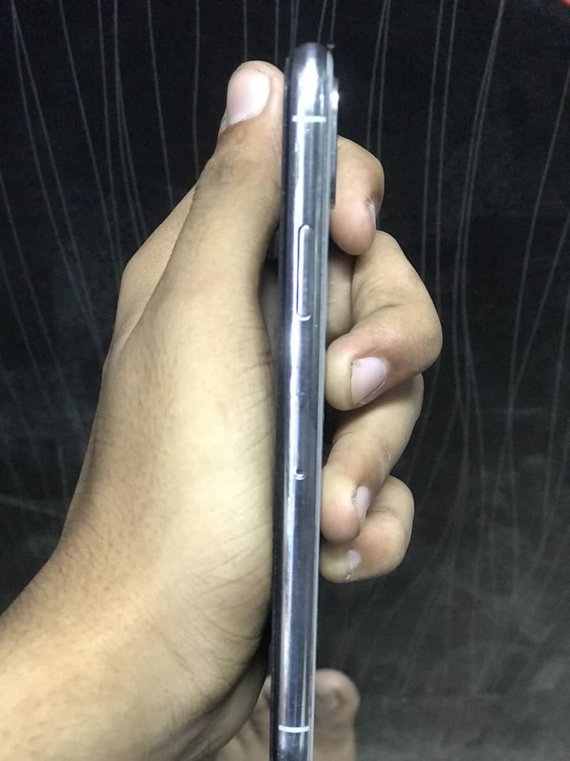 Apple iPhone X 4
