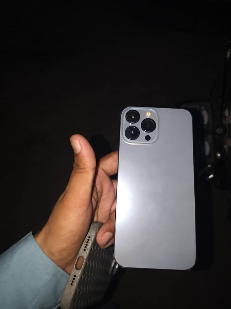 Apple iPhone 13 Pro Max 0