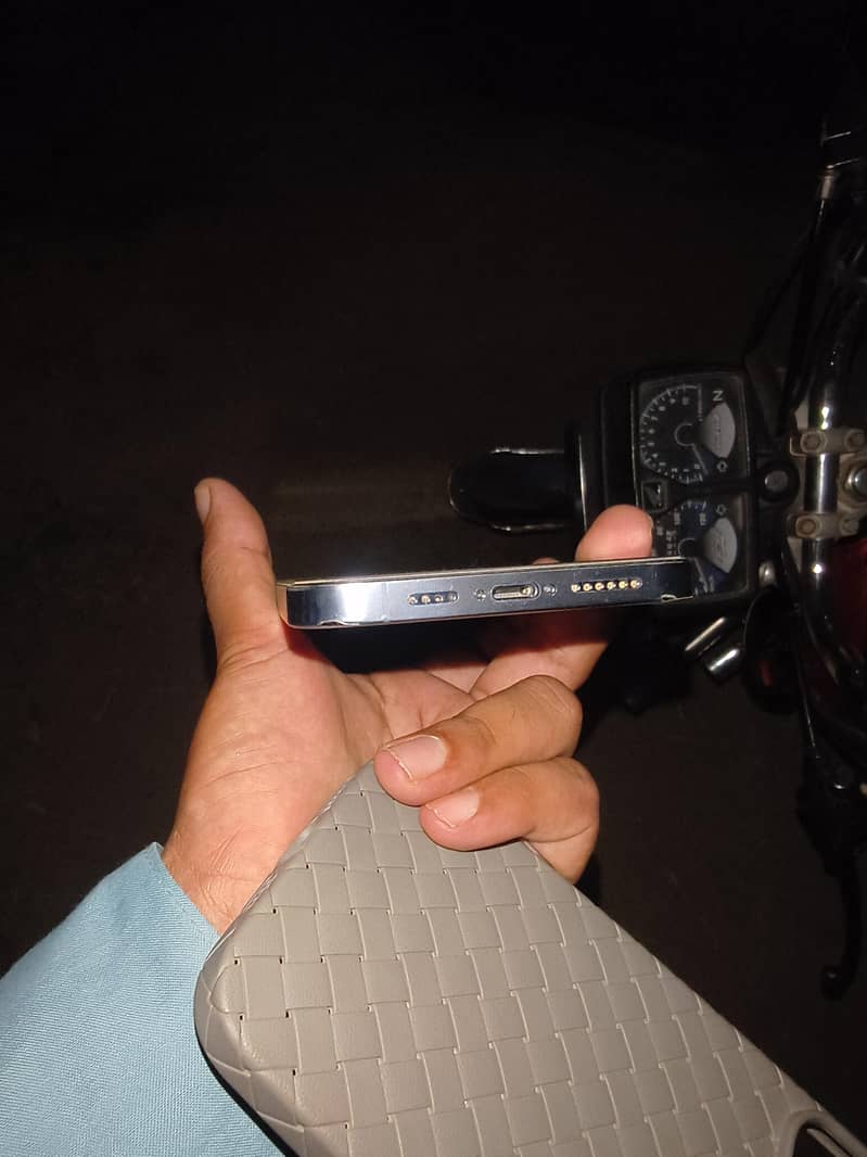 Apple iPhone 13 Pro Max 2