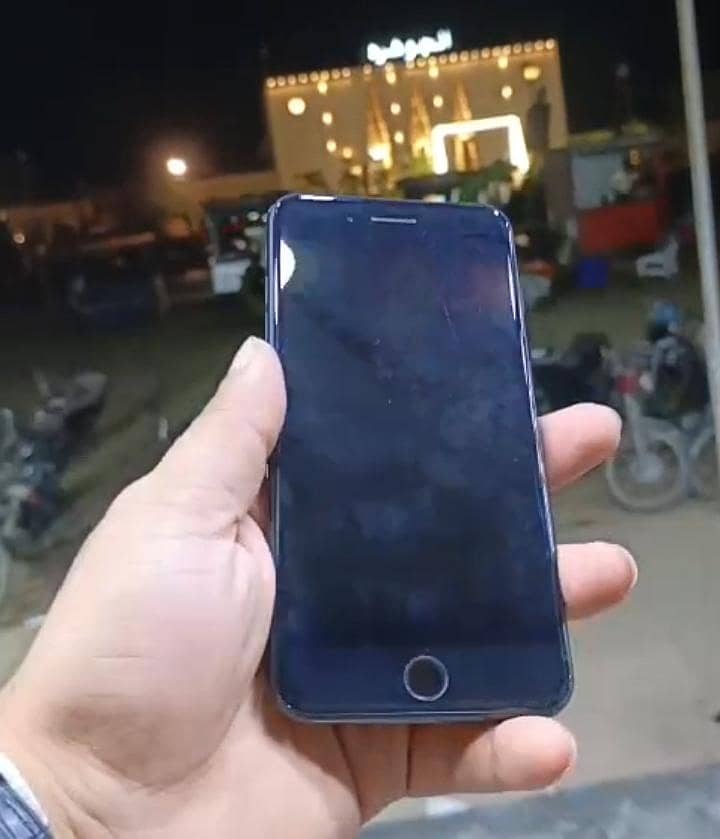 Apple iPhone 7 Plus 1