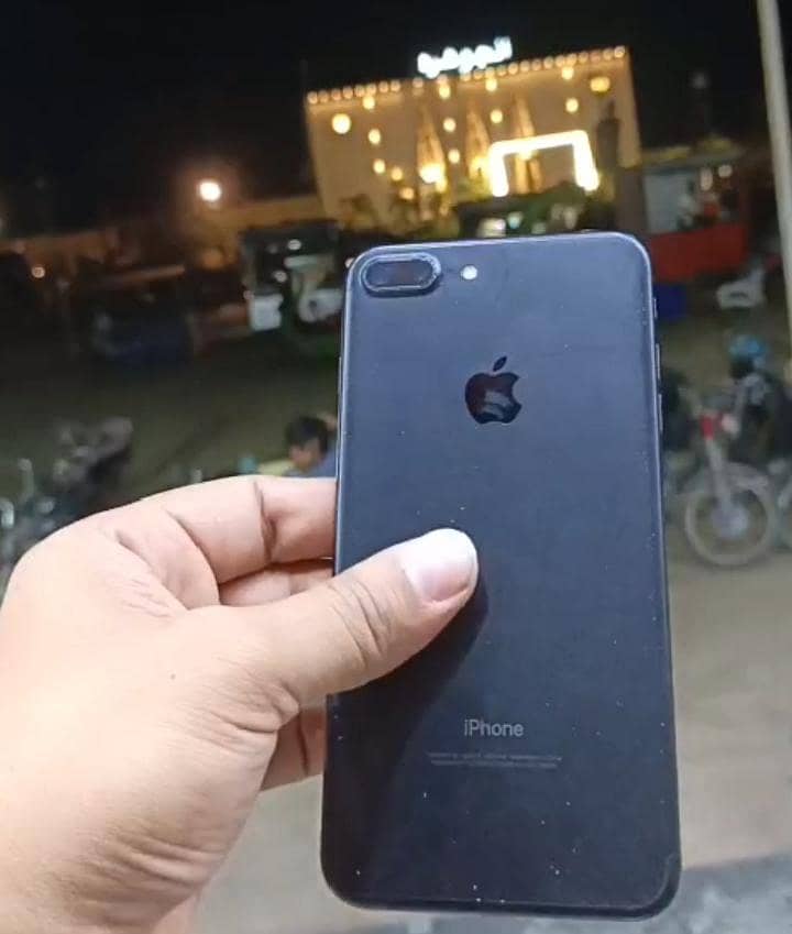 Apple iPhone 7 Plus 2