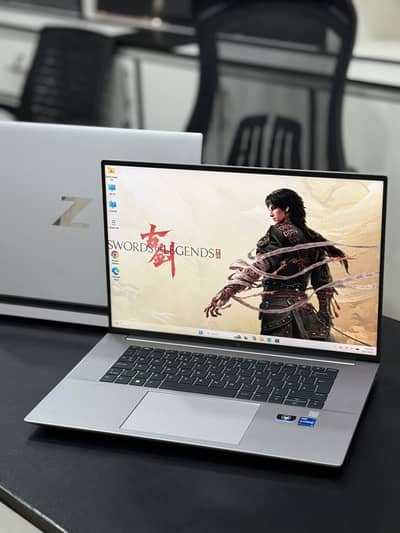 HP Zbook Studio G10 - i7 13700H - 08GB Nvidia RTX 3000 ADA GPU Laptop