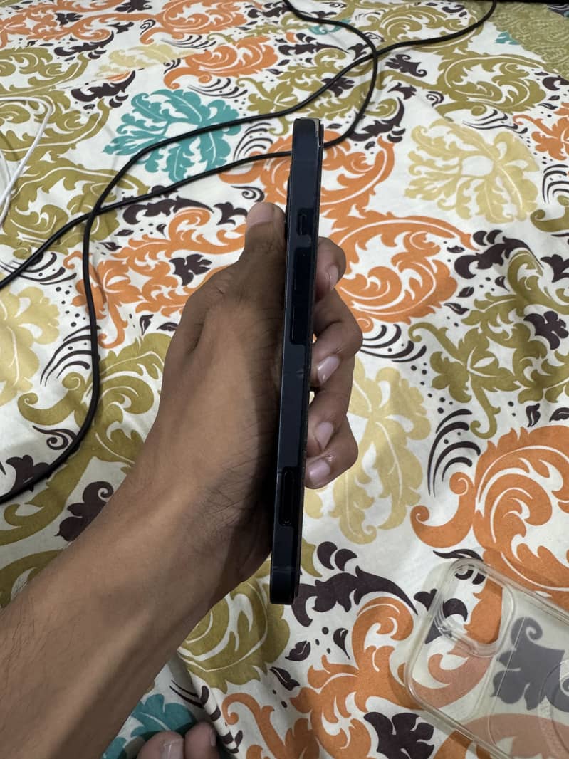 Iphone 13 4