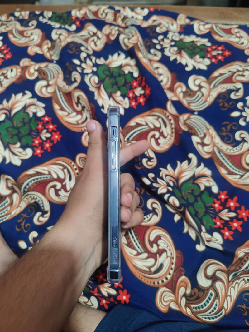 Apple iPhone 12 1