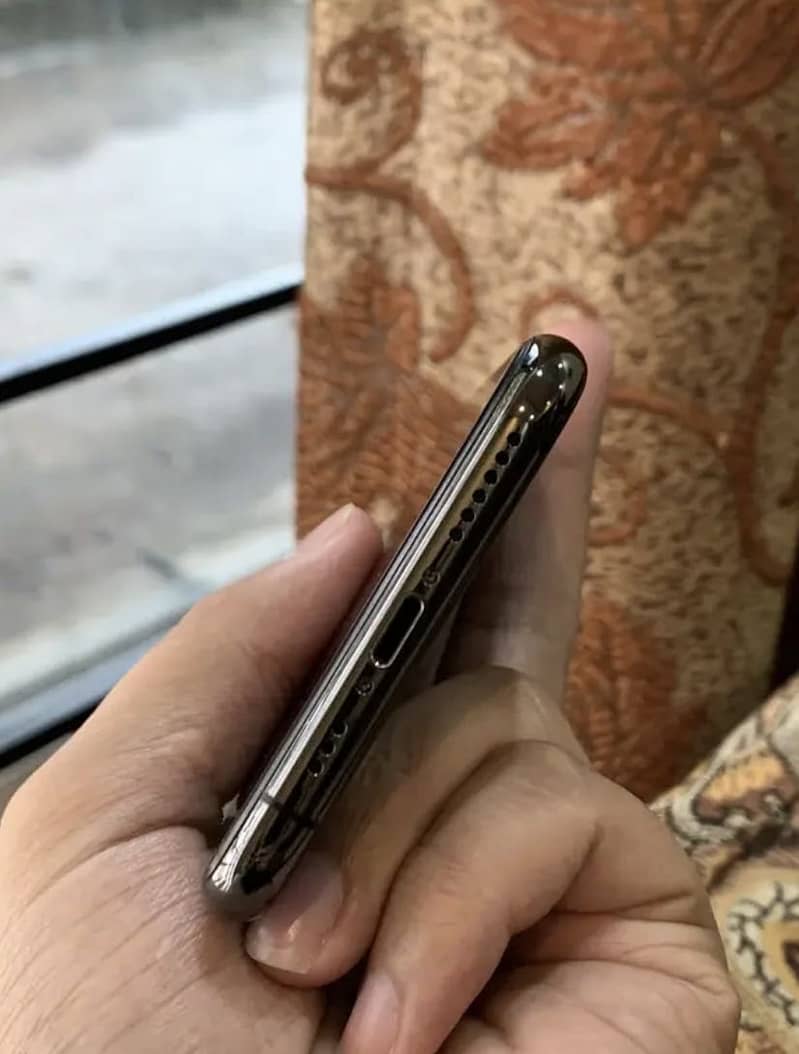 Apple iPhone 11 4