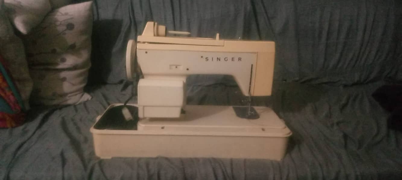 Singer sewing machine 1