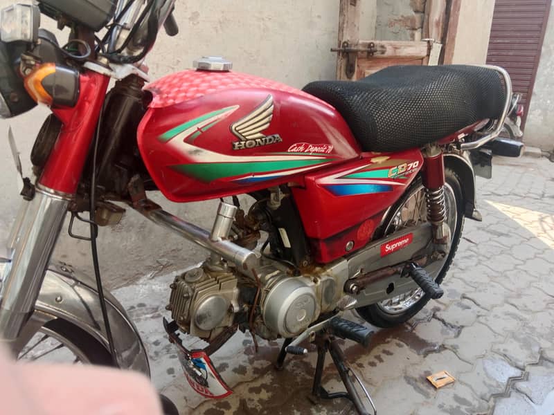 Honda CD70 0