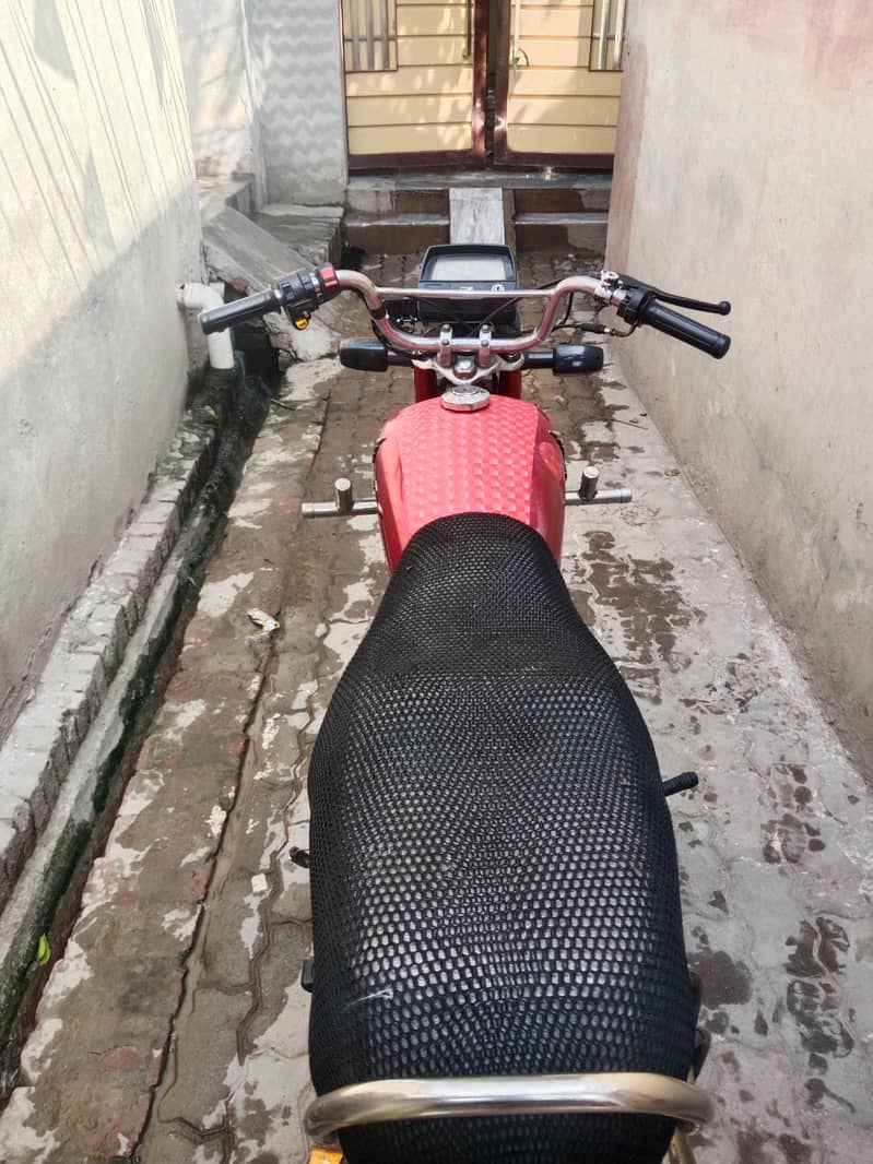 Honda CD70 4