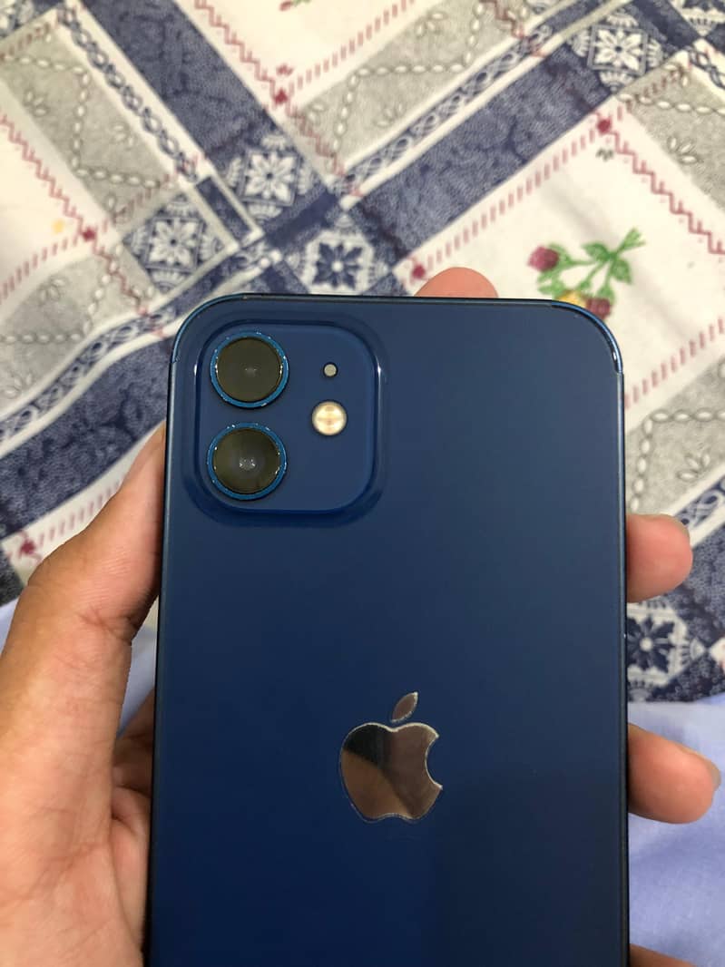 Apple iPhone 12 4