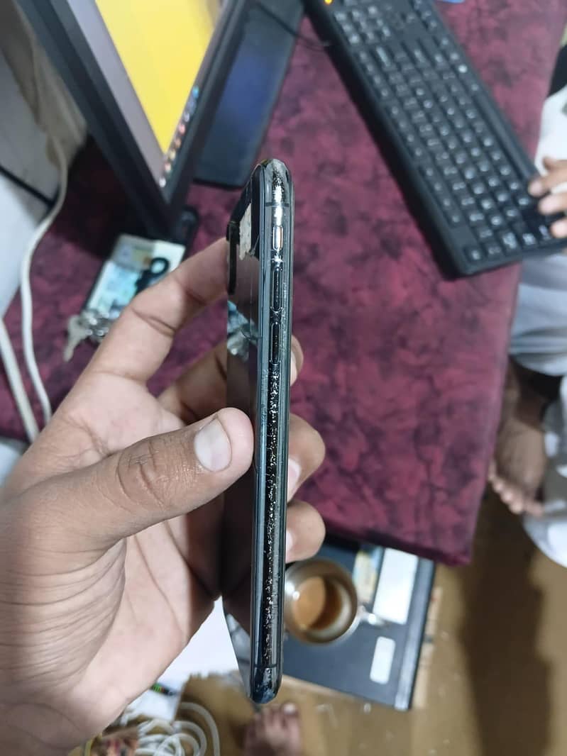 Apple iPhone X mini 1