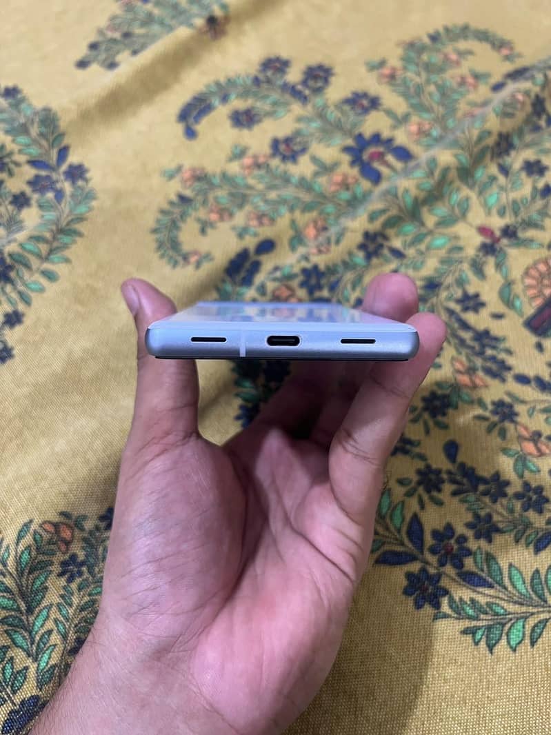 Google Pixel 7a 3