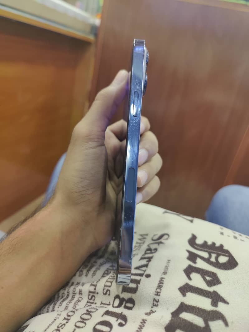 Apple iPhone 13 Pro Max 4