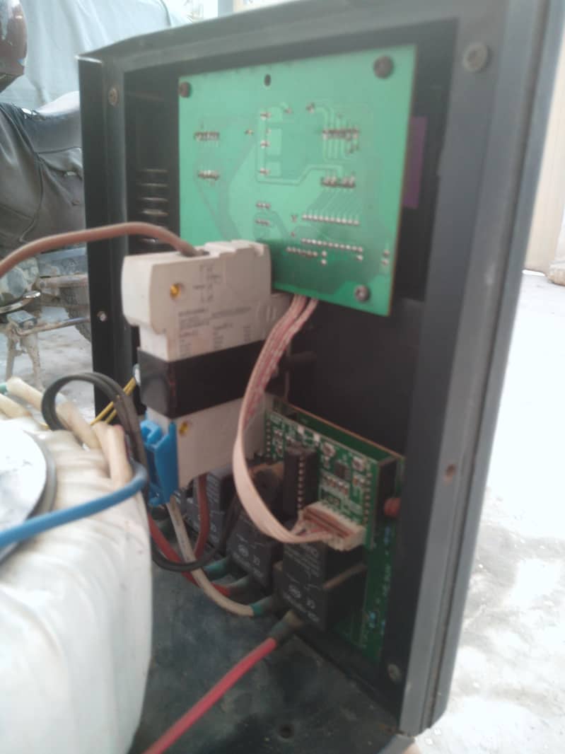 AC Automatic voltage steplizer (stablizer) 9