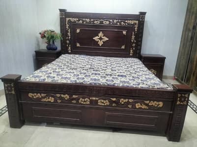 bed with 2 sides tables