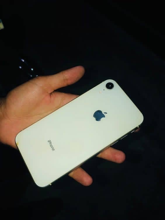 Apple iPhone XR 4