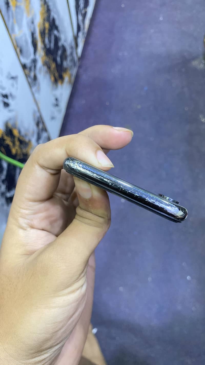 Apple iPhone X 3