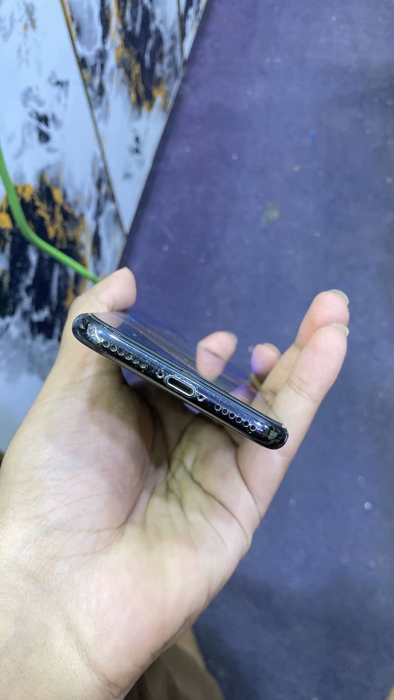 Apple iPhone X 5