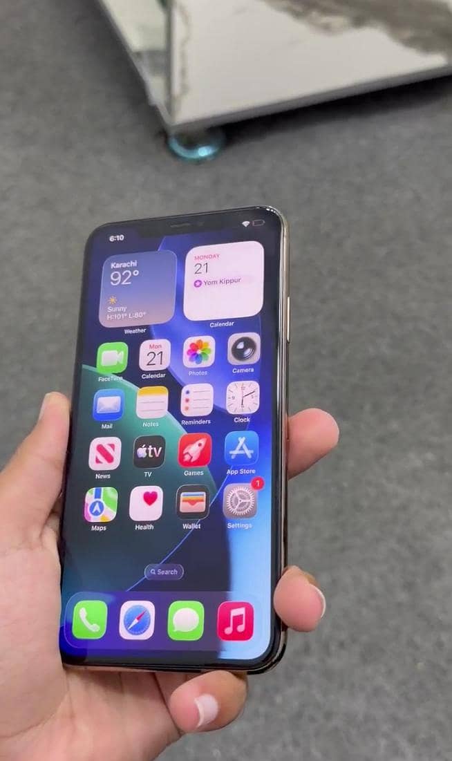 Apple iPhone 11 Pro Max 0