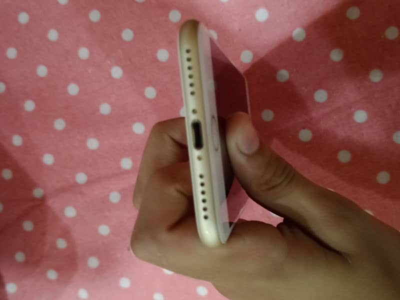 Apple iPhone 7 2