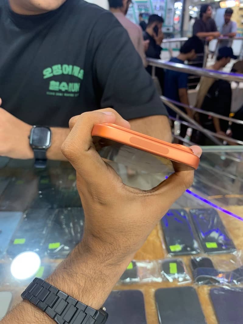 Apple iPhone 17 Pro Max 2