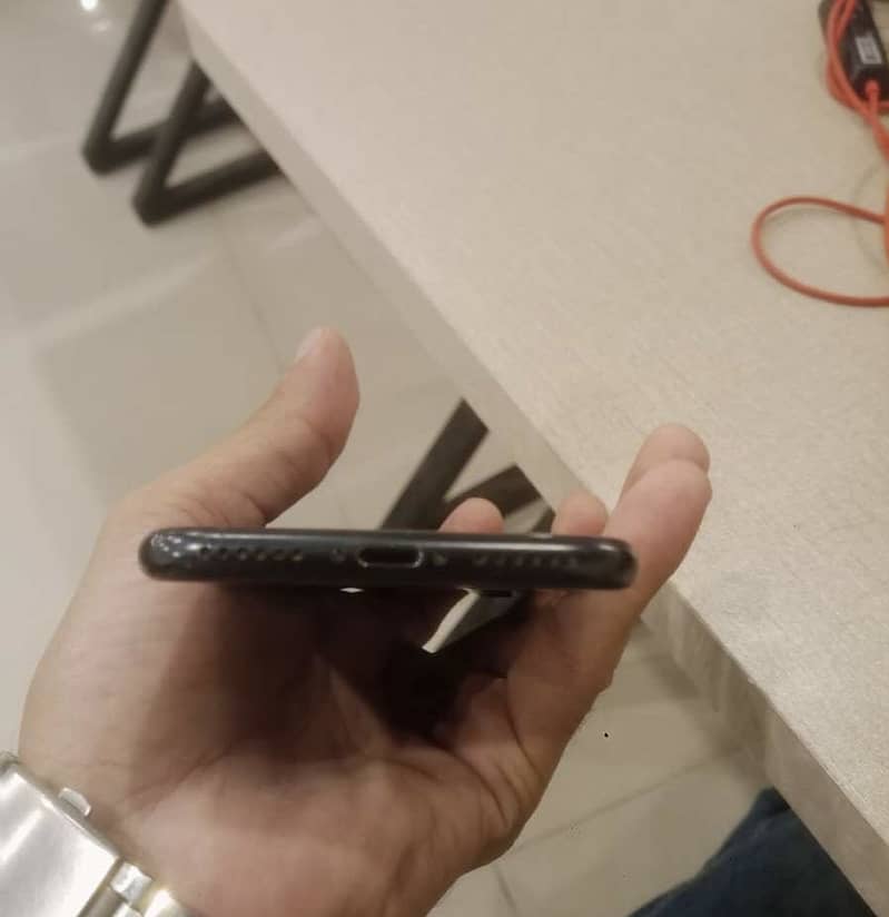 Apple iPhone 7 1
