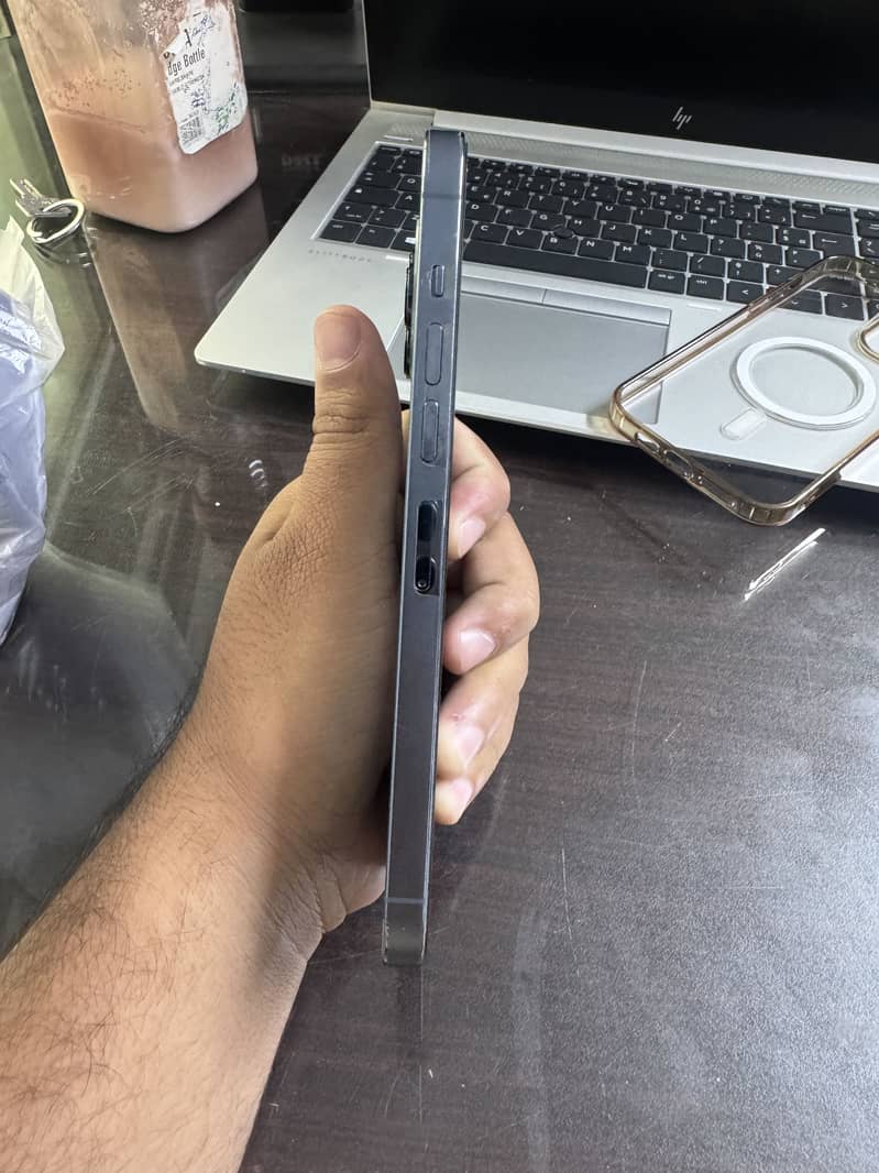 Apple iPhone 13 Pro Max 4
