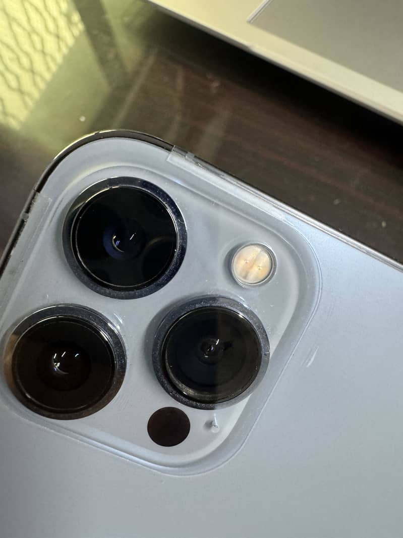 Apple iPhone 13 Pro Max 6