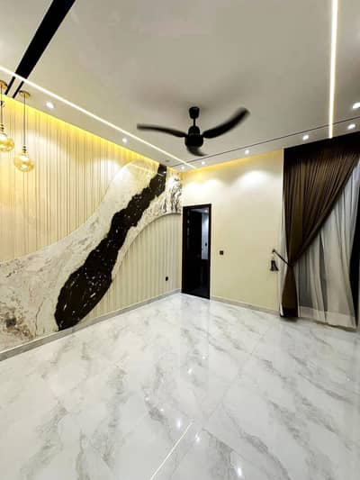 10 Marla luxury upper Portion for rent hot location bahria