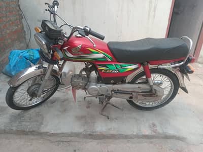 uesd bike hy engine  ok hy fule tanki khrb hy tohri or bike condition
