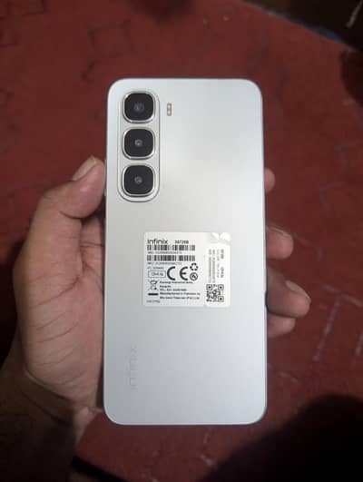 Infinix hot 60i.  6/128