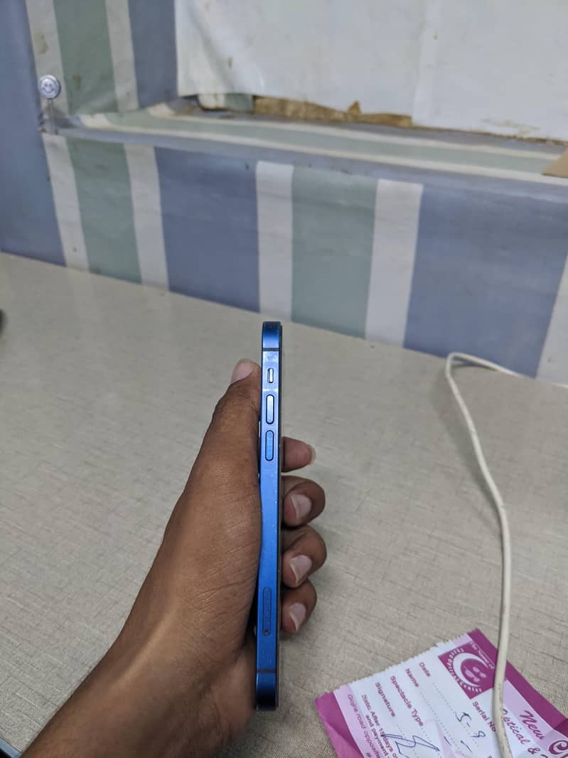 Apple iPhone 12 2