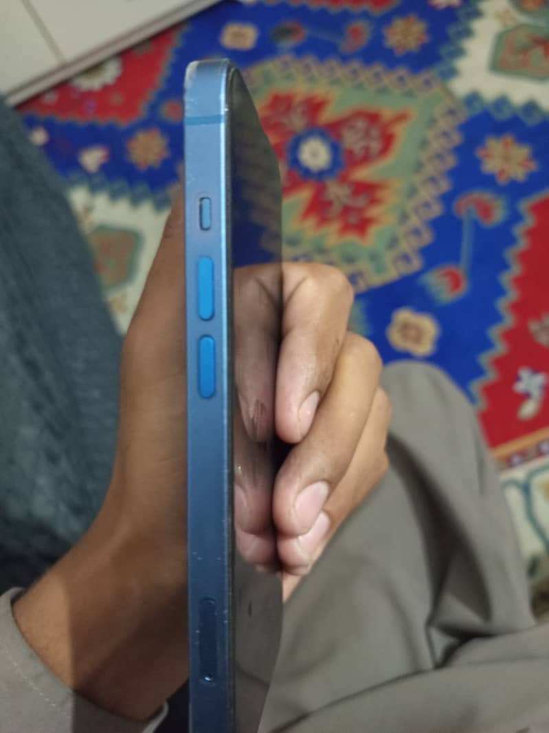 Apple iPhone 13 2