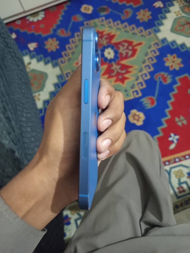 Apple iPhone 13 4