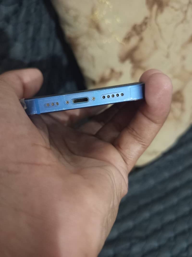 Apple iPhone 13 5