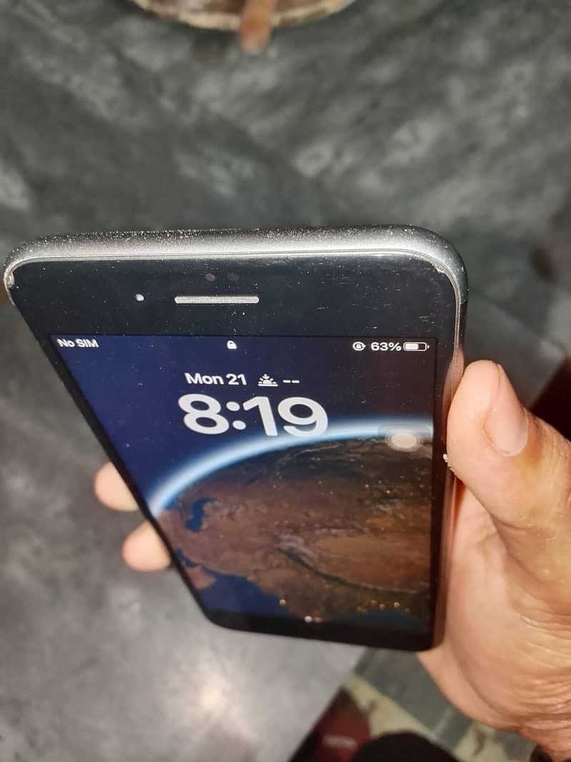Apple iPhone 8 Plus 4