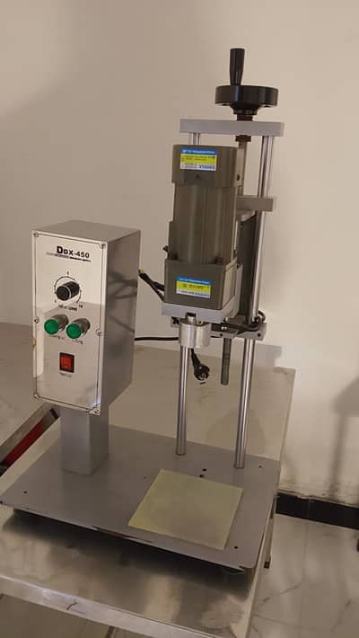 Bottle capping machine