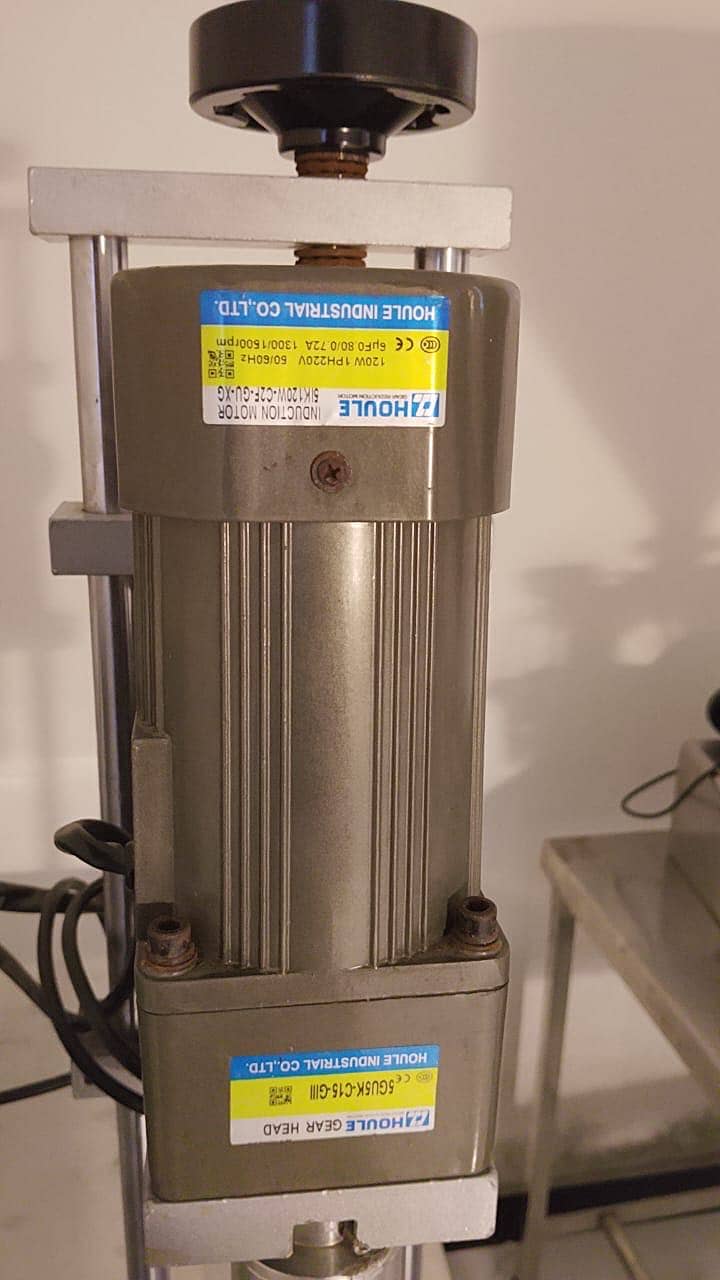 Bottle capping machine 1