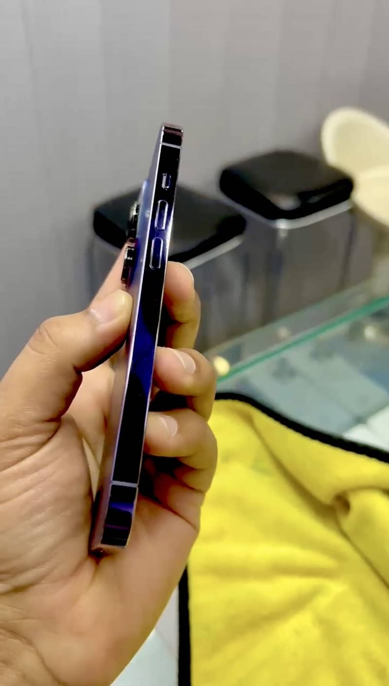 Apple iPhone 14 Pro 2