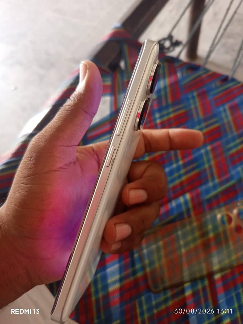 Xiaomi Redmi Note 13 Pro plus 4