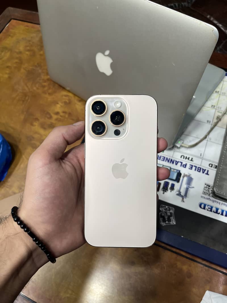 Apple iPhone 16 Pro 3