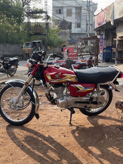 Honda 125cc Red 10/10 condition
