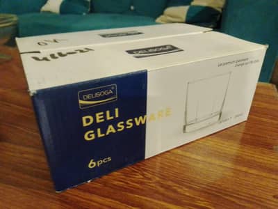 Unused 6 piece glass set for sale!!