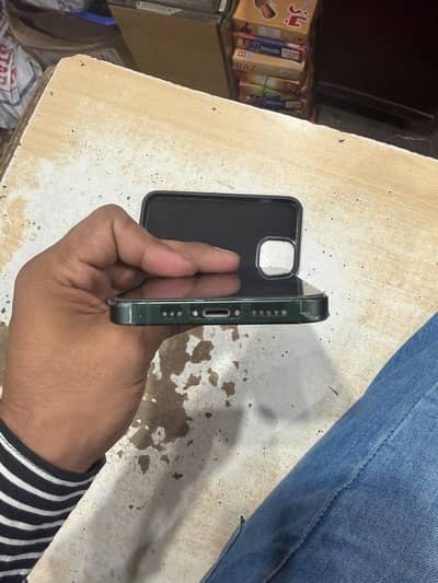 Apple iPhone 13