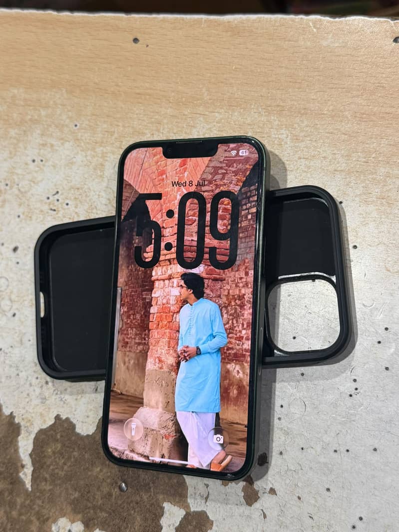 Apple iPhone 13 5