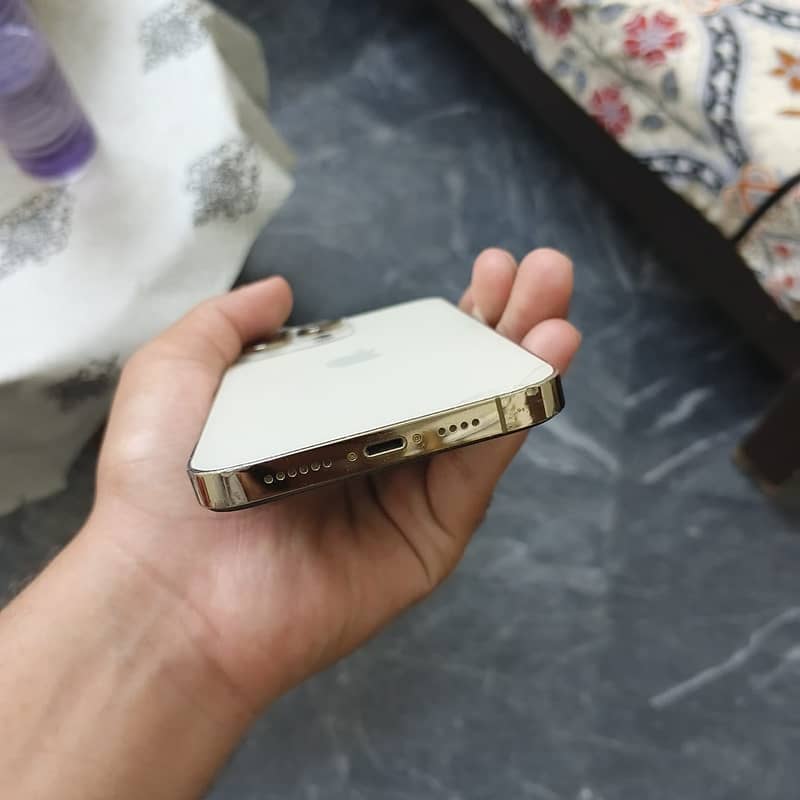 Apple iPhone 14 Pro Max 2