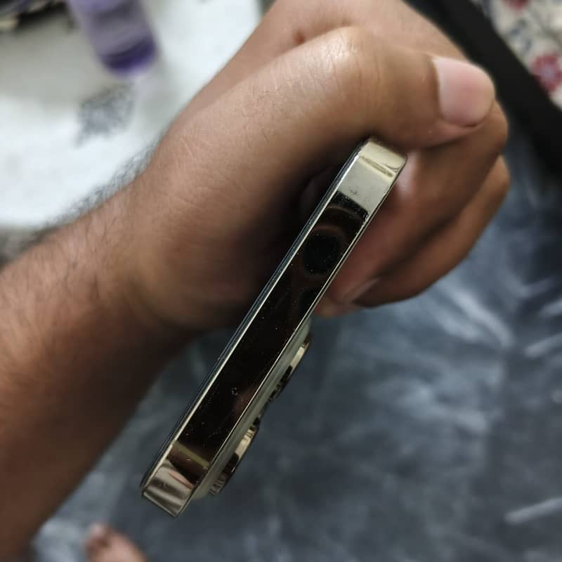 Apple iPhone 14 Pro Max 7