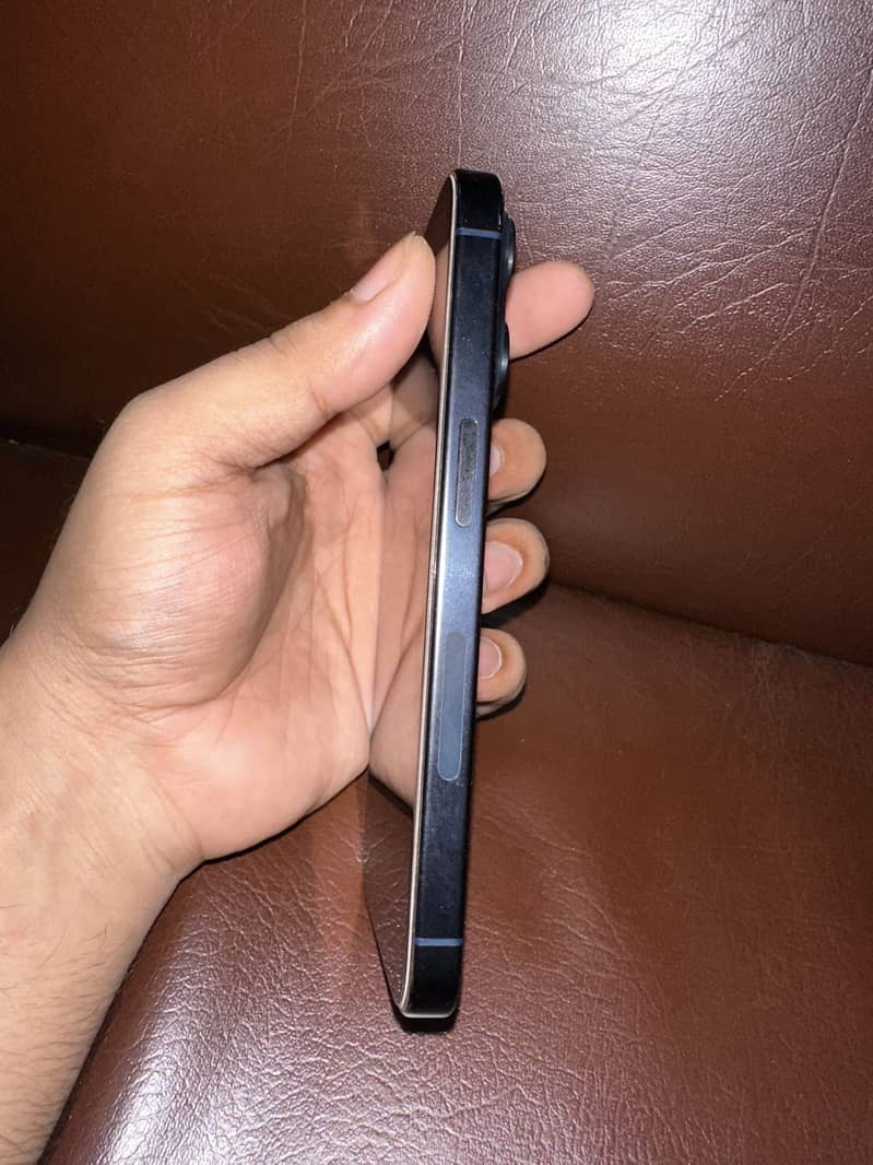 Apple iPhone 15 Pro 2