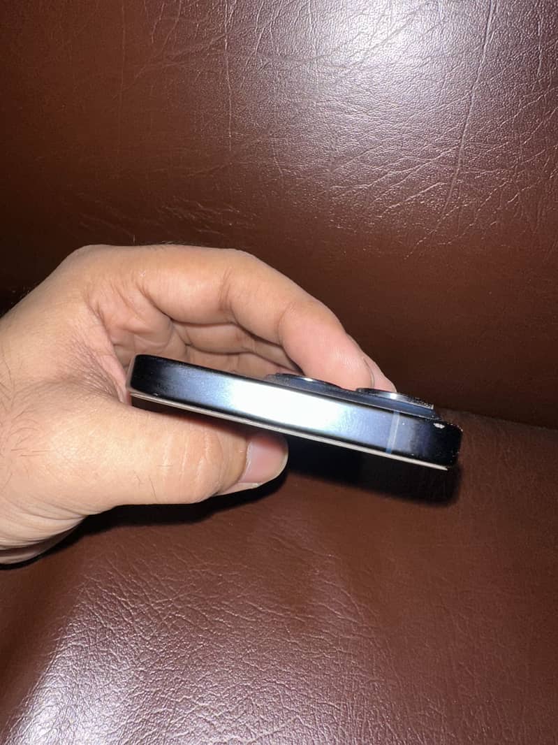 Apple iPhone 15 Pro 4