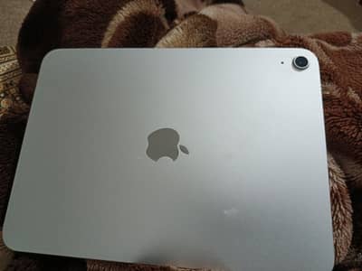 well conditioned apple 11 gen a13scratch less 5 months used only