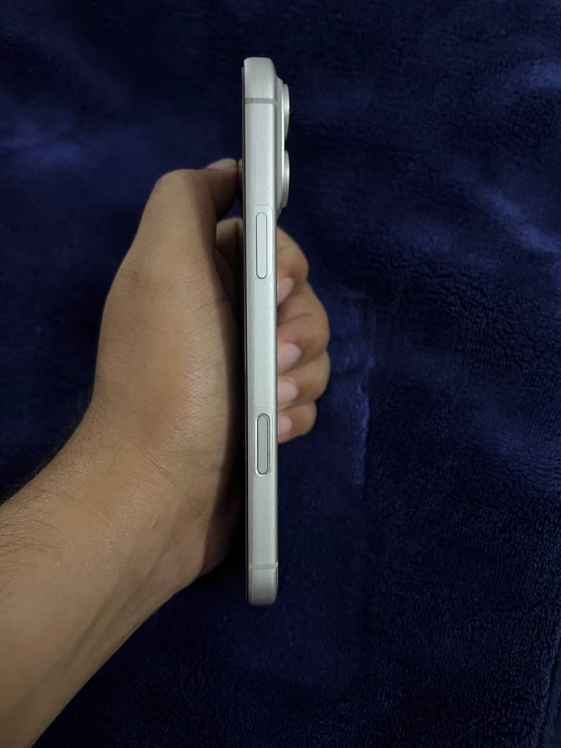 Apple iPhone 17 Pro Max 4
